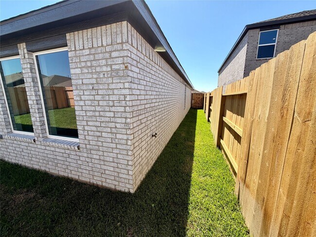 Building Photo - 28722 Bottom Grass Trl