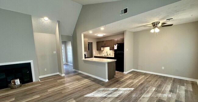 Building Photo - 3353 Kenesaw Dr