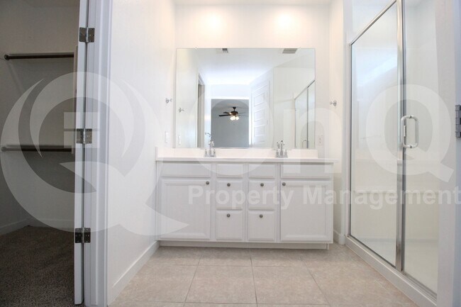 Building Photo - 16396 W Questa Dr