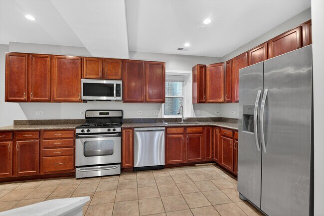 Building Photo - 9100 Lamon Ave