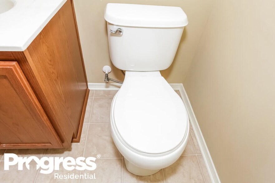 Building Photo - 6329 Highland Commons Dr