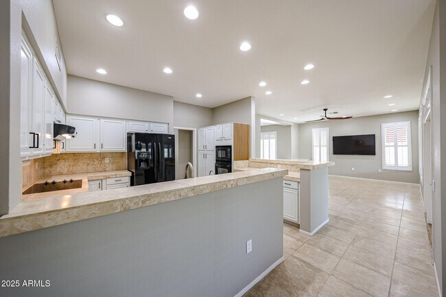 Building Photo - 13507 W Sky Hawk Dr
