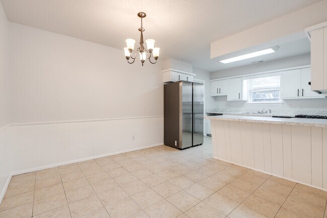 Building Photo - 4713 Newport Dr