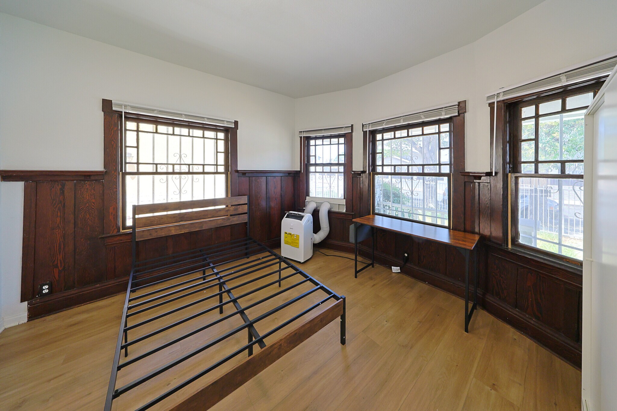 Building Photo - 3525 S Budlong Ave