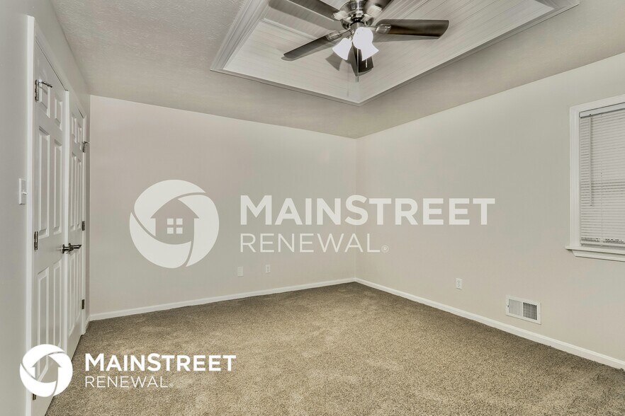 Building Photo - 9104 Royal Oak Dr