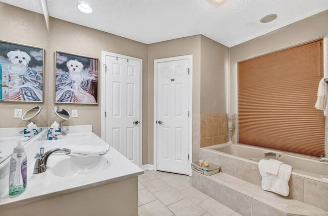 Building Photo - 3203 Tealwood Pl
