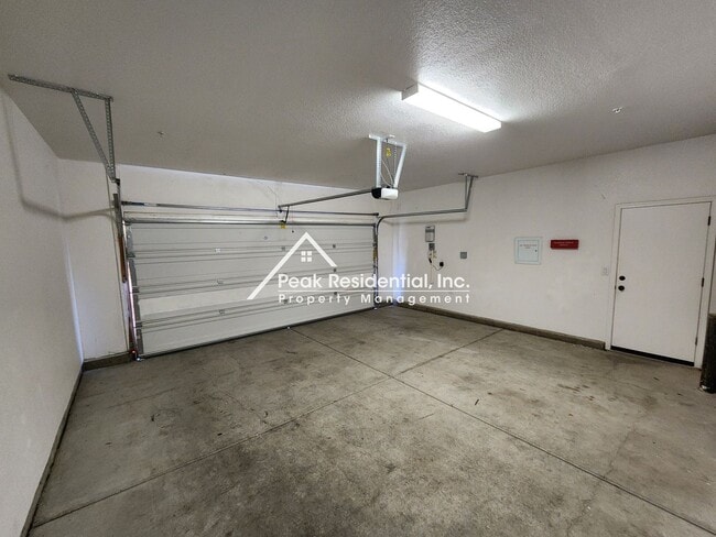 Building Photo - Very Nice 4bd/3ba Elk Grove Home in Gated Community!