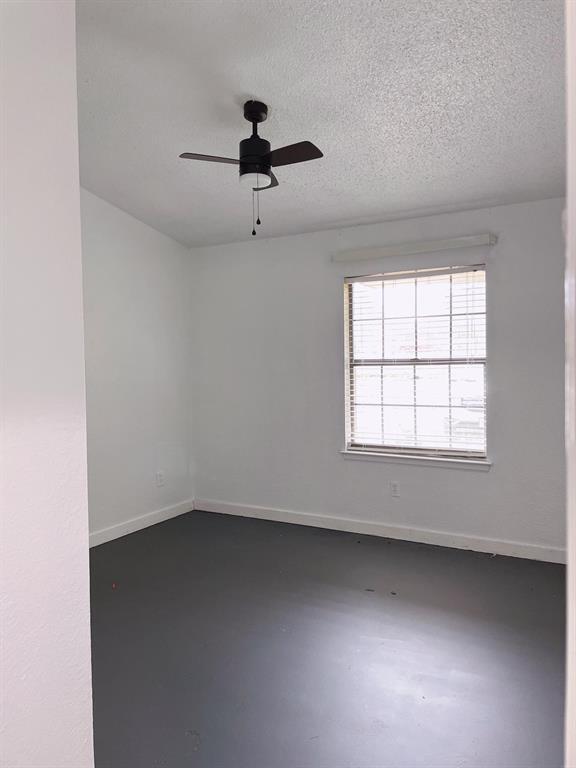 Building Photo - 21107 Highland Lake Dr