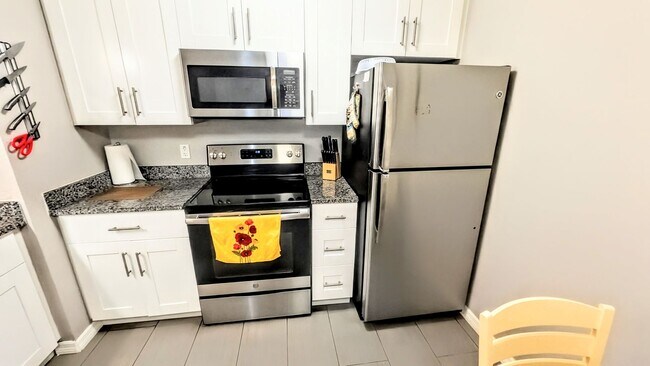 Building Photo - 850 S Tamiami Trl