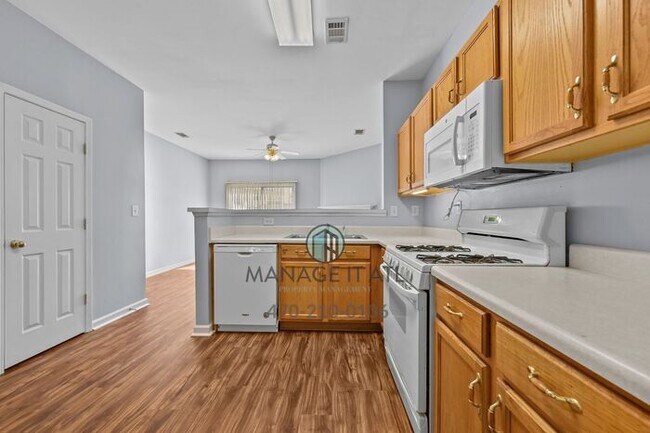 Building Photo - 2-bedroom, 2.5-bathroom Condominium in the heart of Peachtree Corners