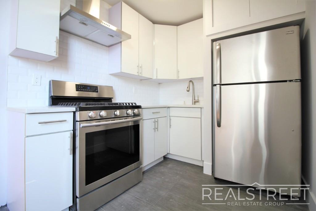 Building Photo - LUXURY 3 BR in Queens!