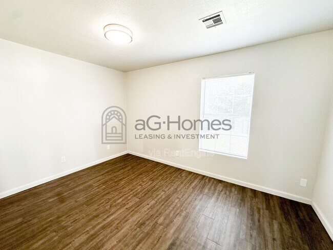 Building Photo - 5617 N Donald Ave