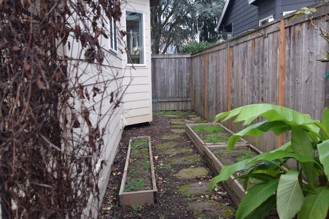 Building Photo - 21524 SW Parkin Ln