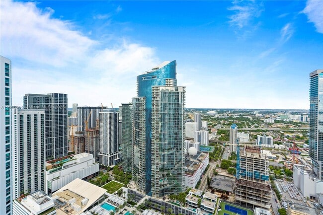 Building Photo - 900 Biscayne Blvd