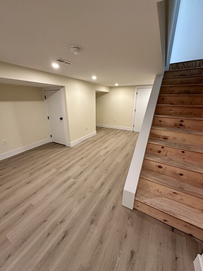 Building Photo - 714 Mollbore Terrace