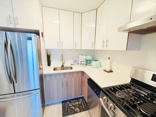 Building Photo - Charming 1BR Condo in Rego Park