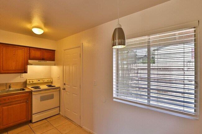 Building Photo - 2245 W Glenrosa Ave