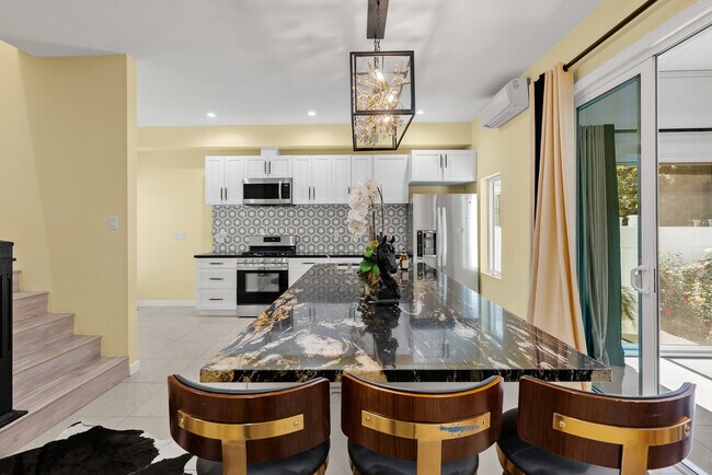 Building Photo - 17812 Parthenia St