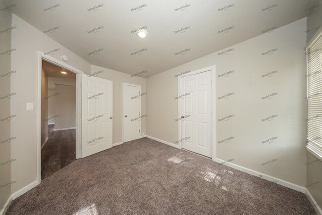Building Photo - 4033 SW 26th St