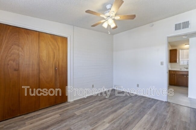 Building Photo - 4246 E Pima St
