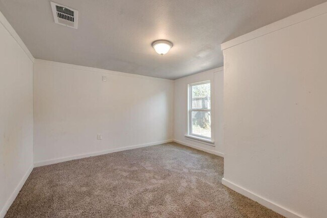 Building Photo - 3415 Crites St