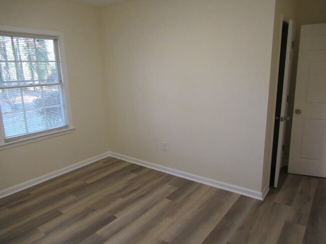 Building Photo - 2032 Rector Dr SW