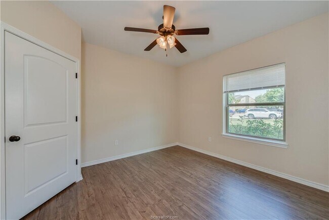 Building Photo - 1915 Dartmouth St