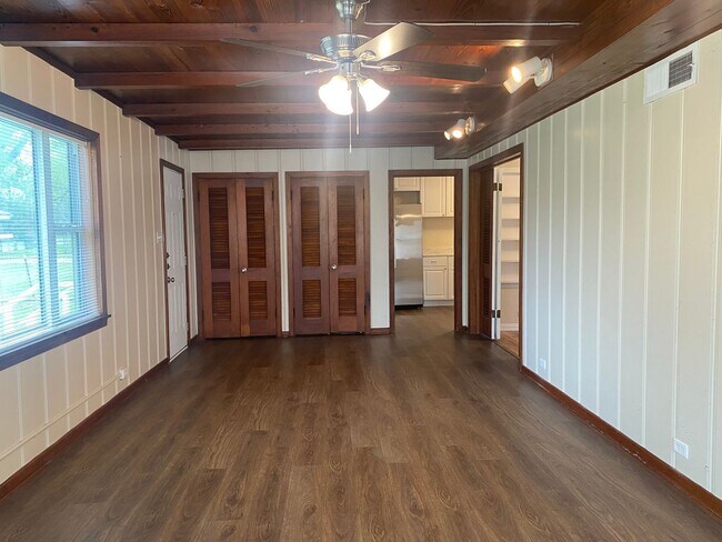 Building Photo - REFRESHED 2 BEDROOM, 1 BATH BELTON ISD