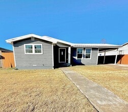 Building Photo - 4915 McKnight Dr