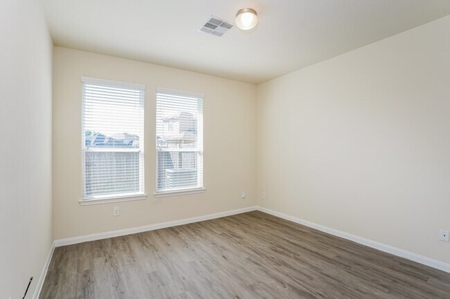 Building Photo - 6223 Brenwood Cir