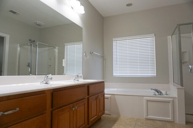 Building Photo - 108 Creve Core Dr