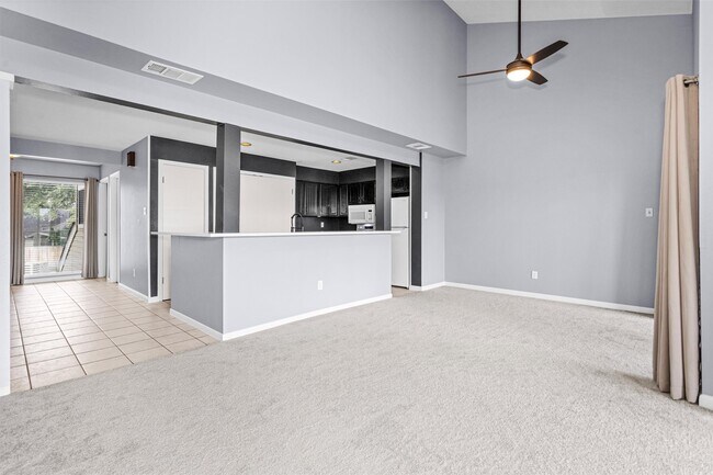 Building Photo - 50 April Point Dr S