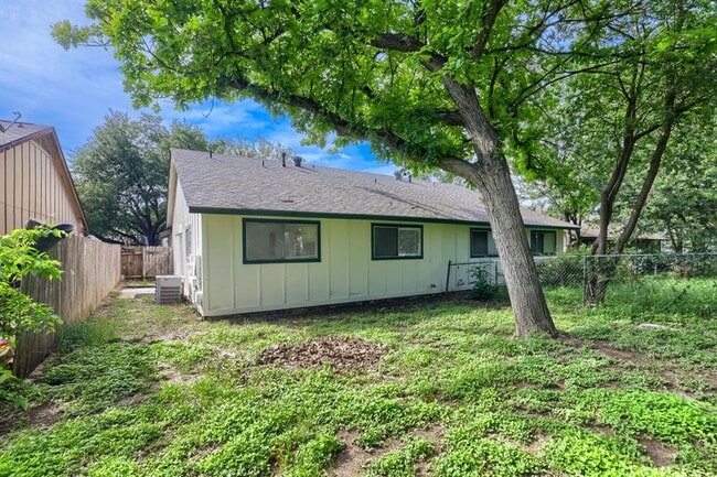 Building Photo - 10710 Topperwein Dr