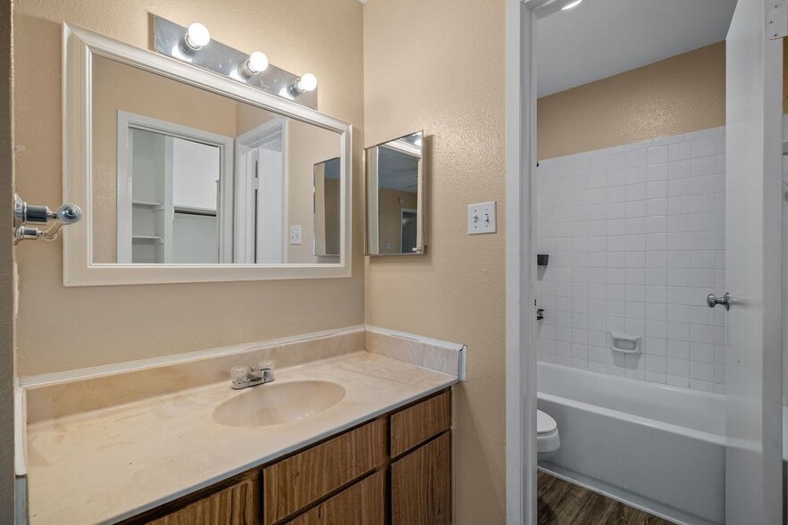 Building Photo - 18515 Egret Bay Blvd