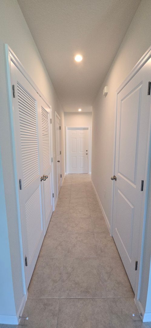 Building Photo - South Villages