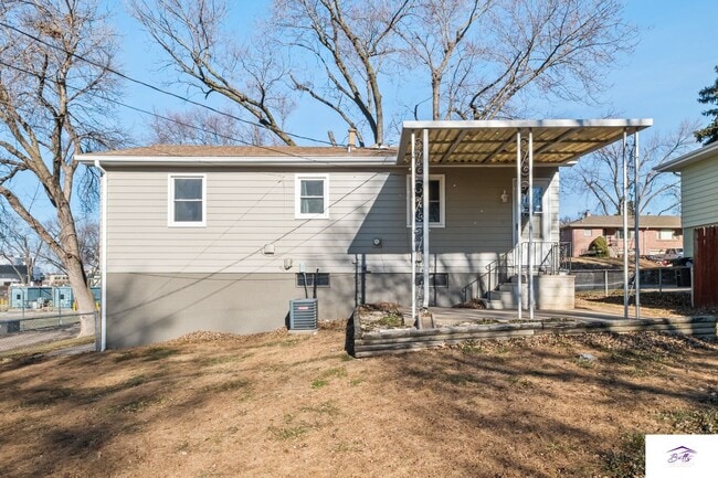 Building Photo - AVAILABLE NOW!