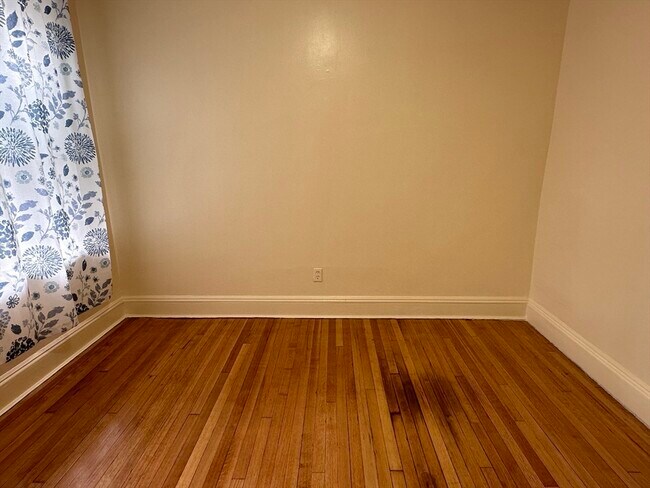 Building Photo - 40 Chester St