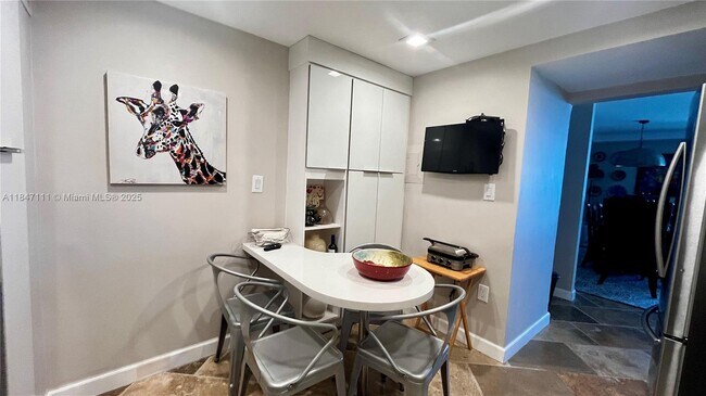 Building Photo - 9225 Collins Ave