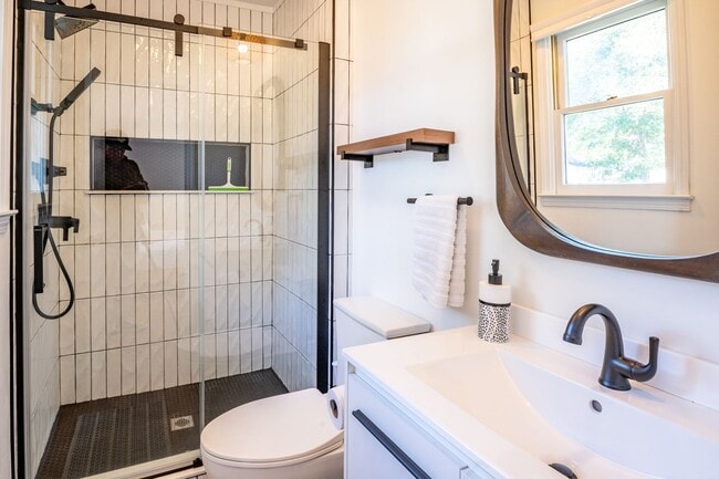 Building Photo - BEACH HOME NOW AVAILABLE FOR OFF-SEASON MONTHLY RENTAL