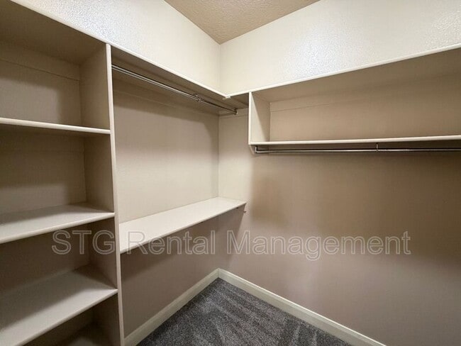 Building Photo - 449 W 500 N