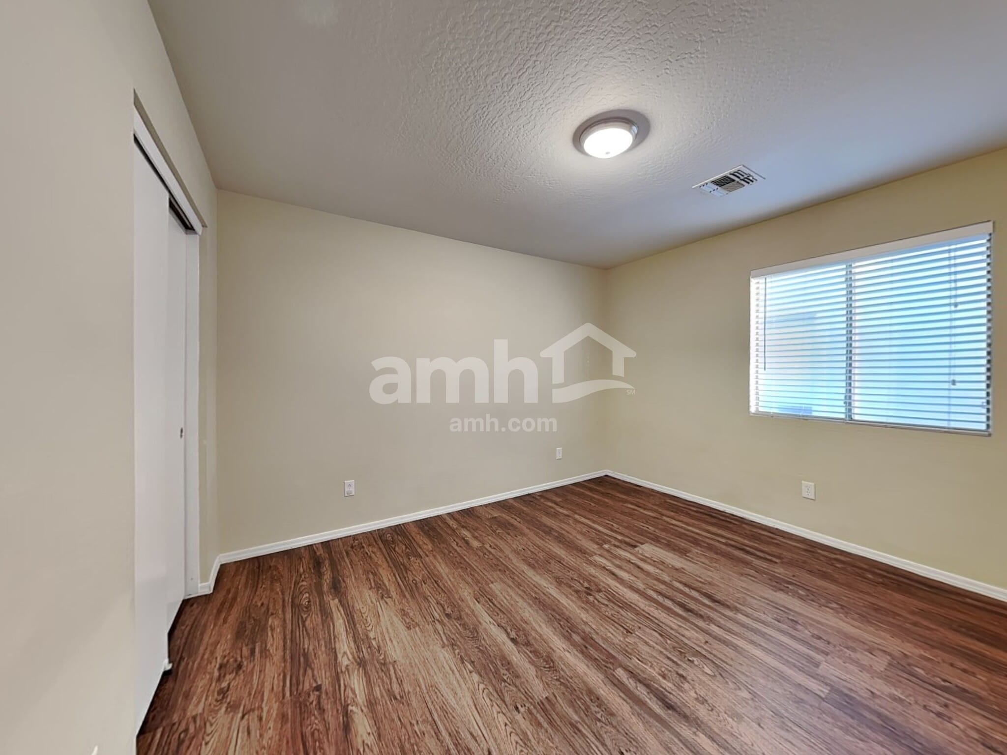 Building Photo - 137 S 110th Pl