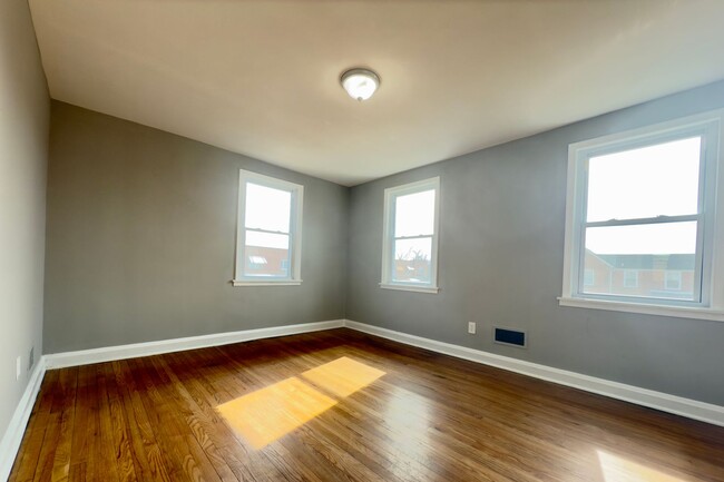 Building Photo - Three Bedroom House In Baltimore