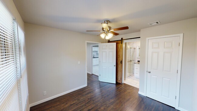 Building Photo - 6010 E 18th St