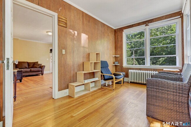 Building Photo - 326 W Rock Ave