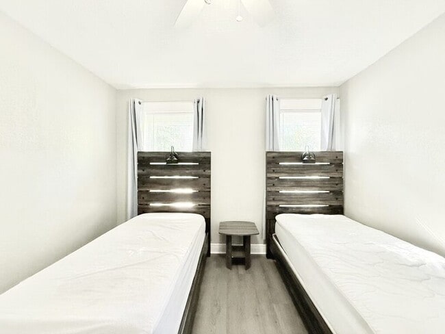 Building Photo - 3308 N Avon Ave