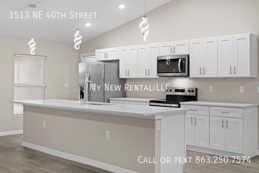 Building Photo - 1513 NE 40th St