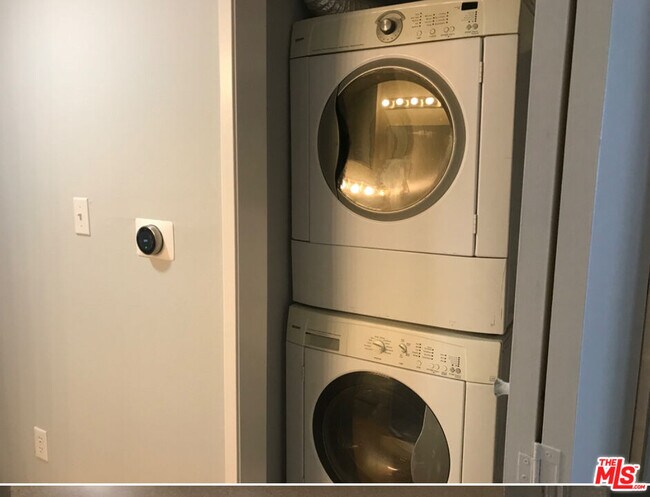 Building Photo - 10282 Tujunga Canyon Blvd