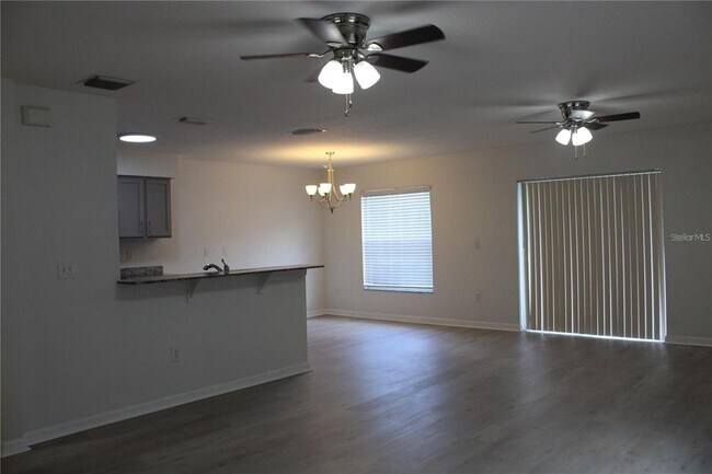 Building Photo - 7840 Carriage Pointe Dr