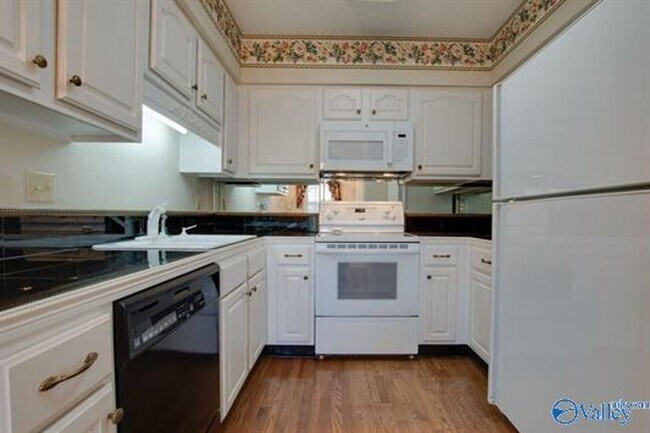 Building Photo - 313 Kensington Ct SW