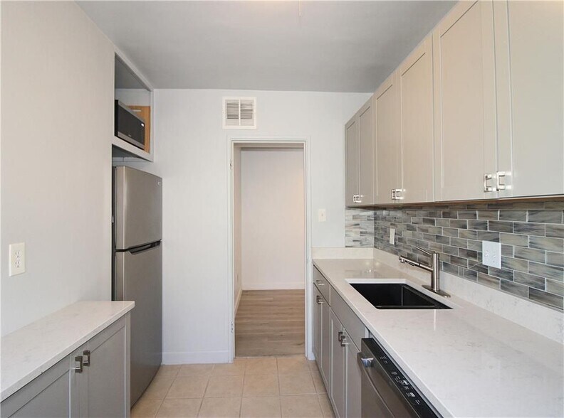 Building Photo - 91 Rumson Rd NE